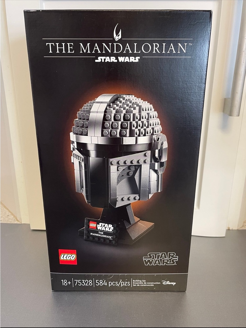 Lego Star Wars The Mandalorian Helmet Collection 75328 584Pcs 18+ NIP
